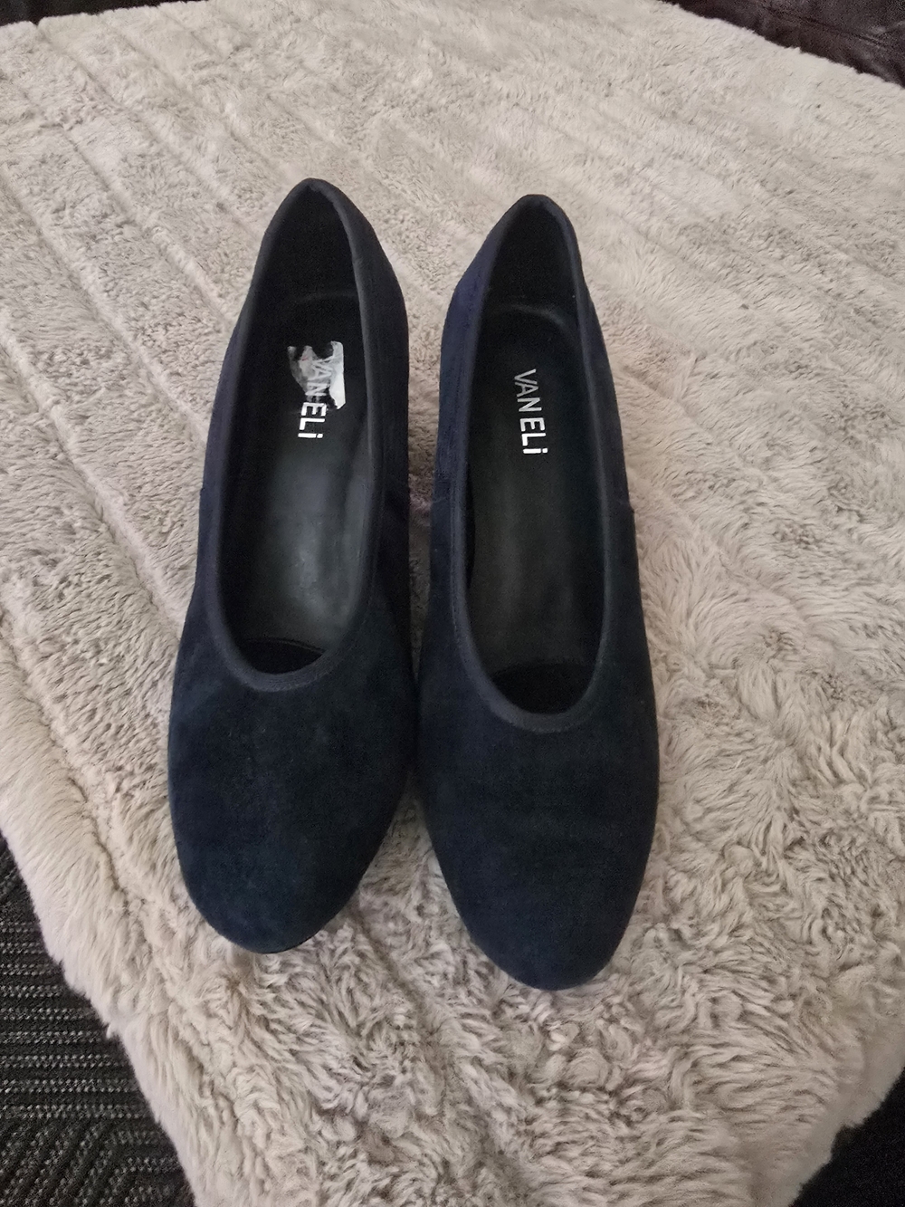 VANELi Women's Navy Suede Round-Toe Pumps Size N8
